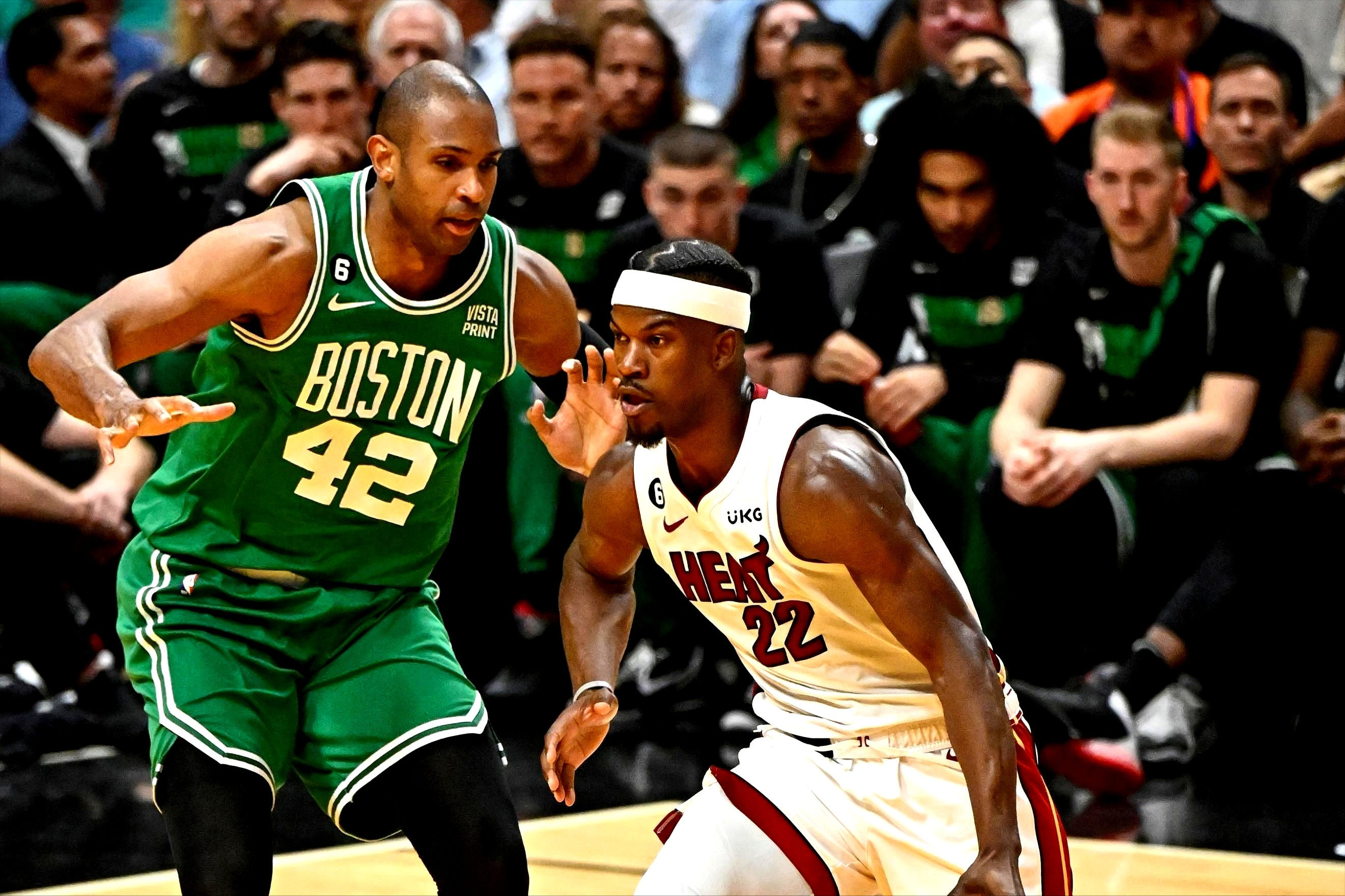 一夜3笔签约达成！勇士重磅引援，魔术签约76人锋线，基迪新消息